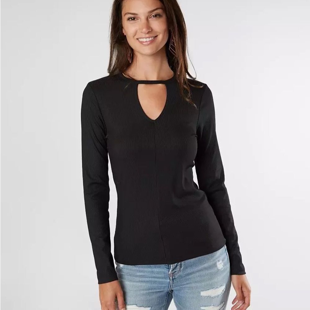 Red by BKE black ribbed top with keyhole neck, 95% polyester/5% spandex, size xl
